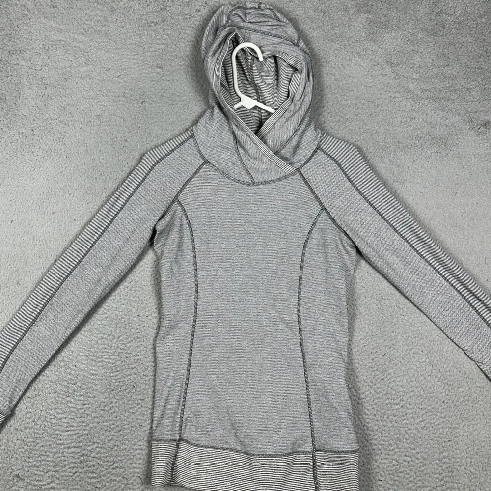 Lululemon Sweatshirt Womens 4 Grey White Stripes Pullover Sweatshirt Long Sleeve